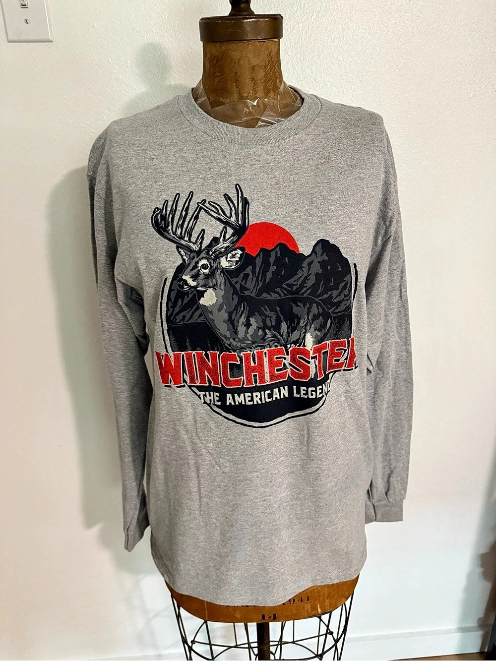 NWT Winchester Long Sleeve Graphic Tee in Gray Size M & L